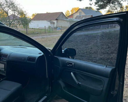 Синий Фольксваген Гольф, объемом двигателя 1.6 л и пробегом 333 тыс. км за 3800 $, фото 5 на Automoto.ua