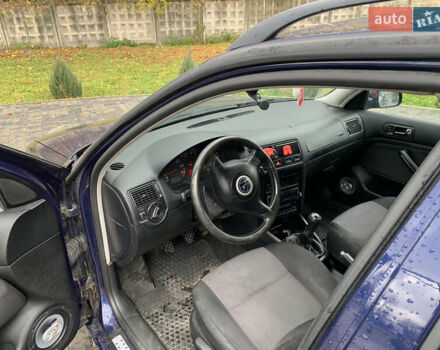 Синий Фольксваген Гольф, объемом двигателя 1.6 л и пробегом 286 тыс. км за 4200 $, фото 2 на Automoto.ua