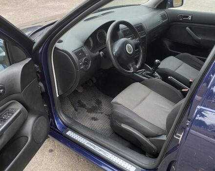 Синий Фольксваген Гольф, объемом двигателя 1.6 л и пробегом 323 тыс. км за 4550 $, фото 5 на Automoto.ua