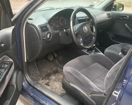 Синий Фольксваген Гольф, объемом двигателя 1.6 л и пробегом 250 тыс. км за 1850 $, фото 5 на Automoto.ua