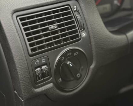 Синий Фольксваген Гольф, объемом двигателя 1.39 л и пробегом 157 тыс. км за 4300 $, фото 28 на Automoto.ua