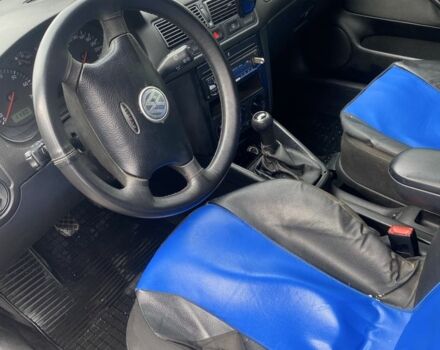 Синий Фольксваген Гольф, объемом двигателя 1.6 л и пробегом 255 тыс. км за 4600 $, фото 6 на Automoto.ua