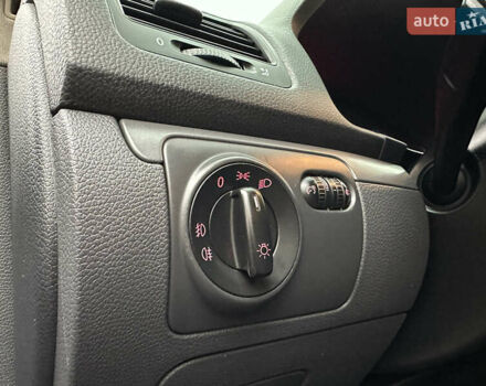 Синий Фольксваген Гольф, объемом двигателя 1.9 л и пробегом 233 тыс. км за 6399 $, фото 27 на Automoto.ua