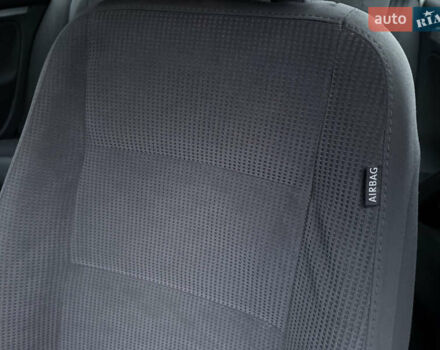 Синий Фольксваген Гольф, объемом двигателя 1.6 л и пробегом 318 тыс. км за 5150 $, фото 68 на Automoto.ua