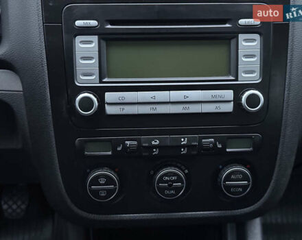 Синий Фольксваген Гольф, объемом двигателя 1.6 л и пробегом 318 тыс. км за 5150 $, фото 37 на Automoto.ua