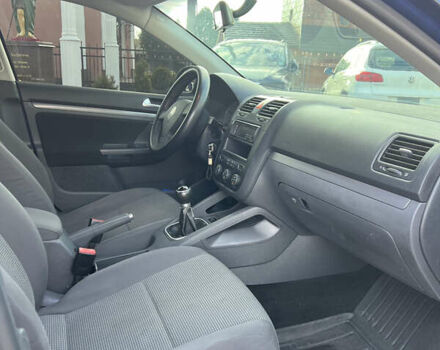 Синий Фольксваген Гольф, объемом двигателя 1.6 л и пробегом 272 тыс. км за 5600 $, фото 8 на Automoto.ua