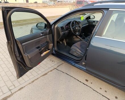 Синий Фольксваген Гольф, объемом двигателя 1.6 л и пробегом 301 тыс. км за 5500 $, фото 6 на Automoto.ua