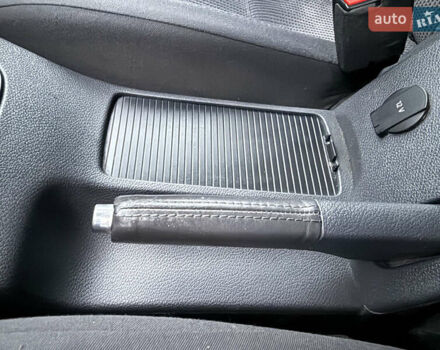 Синий Фольксваген Гольф, объемом двигателя 1.6 л и пробегом 318 тыс. км за 5150 $, фото 47 на Automoto.ua