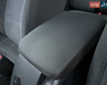 Синий Фольксваген Гольф, объемом двигателя 1.6 л и пробегом 318 тыс. км за 5150 $, фото 46 на Automoto.ua