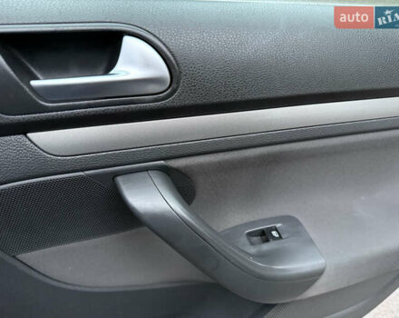 Синий Фольксваген Гольф, объемом двигателя 1.6 л и пробегом 318 тыс. км за 5150 $, фото 74 на Automoto.ua