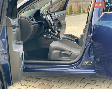 Синій Фольксваген Гольф, об'ємом двигуна 1.39 л та пробігом 216 тис. км за 5800 $, фото 14 на Automoto.ua