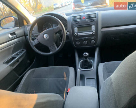 Синій Фольксваген Гольф, об'ємом двигуна 1.39 л та пробігом 280 тис. км за 5600 $, фото 2 на Automoto.ua