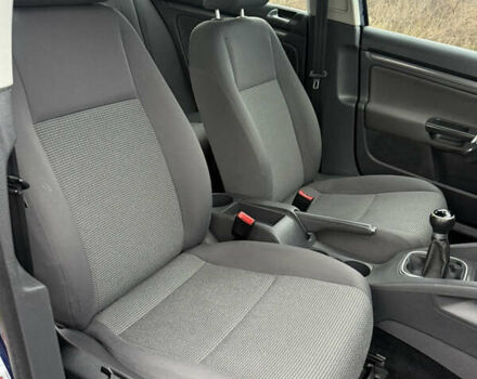 Синий Фольксваген Гольф, объемом двигателя 1.6 л и пробегом 229 тыс. км за 6350 $, фото 22 на Automoto.ua