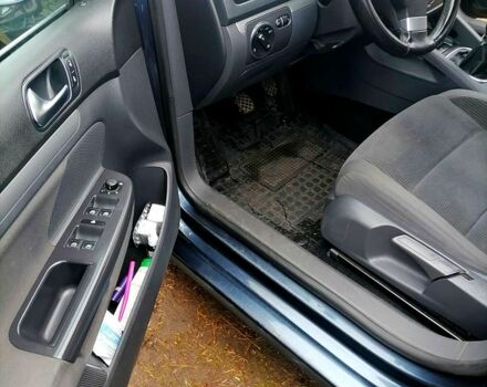 Синий Фольксваген Гольф, объемом двигателя 1.6 л и пробегом 276 тыс. км за 7000 $, фото 2 на Automoto.ua