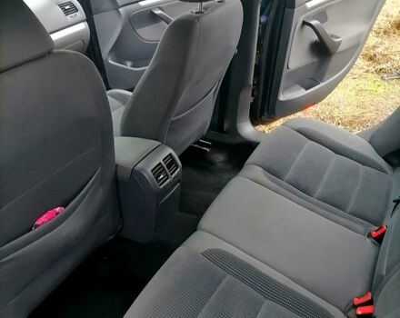 Синий Фольксваген Гольф, объемом двигателя 1.6 л и пробегом 276 тыс. км за 7000 $, фото 4 на Automoto.ua