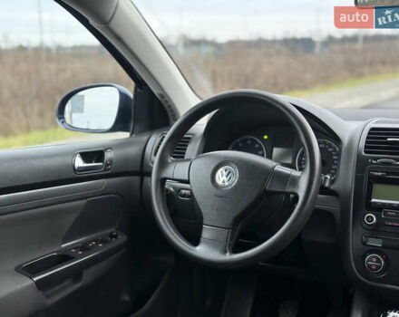 Синий Фольксваген Гольф, объемом двигателя 1.6 л и пробегом 229 тыс. км за 6350 $, фото 19 на Automoto.ua