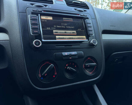 Синий Фольксваген Гольф, объемом двигателя 1.9 л и пробегом 291 тыс. км за 5990 $, фото 5 на Automoto.ua