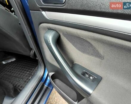 Синий Фольксваген Гольф, объемом двигателя 1.6 л и пробегом 292 тыс. км за 5990 $, фото 55 на Automoto.ua