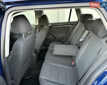 Синий Фольксваген Гольф, объемом двигателя 1.6 л и пробегом 289 тыс. км за 7400 $, фото 47 на Automoto.ua