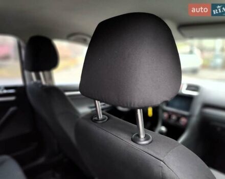 Синий Фольксваген Гольф, объемом двигателя 1.6 л и пробегом 292 тыс. км за 5990 $, фото 56 на Automoto.ua