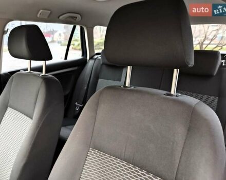 Синий Фольксваген Гольф, объемом двигателя 1.6 л и пробегом 292 тыс. км за 5990 $, фото 36 на Automoto.ua