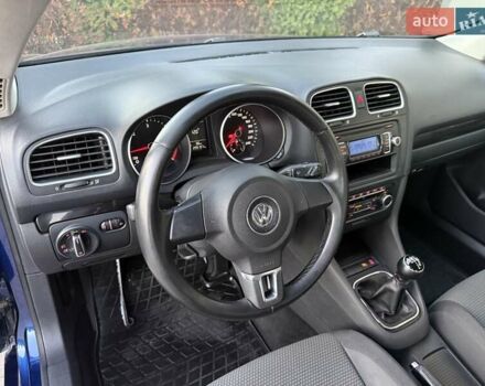 Синий Фольксваген Гольф, объемом двигателя 1.6 л и пробегом 289 тыс. км за 7400 $, фото 28 на Automoto.ua