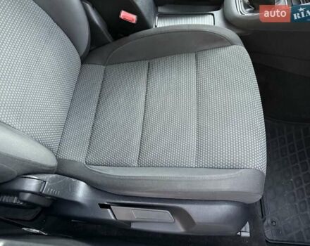 Синий Фольксваген Гольф, объемом двигателя 1.6 л и пробегом 289 тыс. км за 7400 $, фото 60 на Automoto.ua