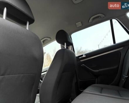 Синий Фольксваген Гольф, объемом двигателя 1.6 л и пробегом 292 тыс. км за 5990 $, фото 44 на Automoto.ua