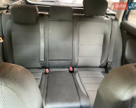 Синий Фольксваген Гольф, объемом двигателя 1.6 л и пробегом 334 тыс. км за 8051 $, фото 4 на Automoto.ua