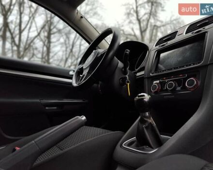 Синий Фольксваген Гольф, объемом двигателя 1.6 л и пробегом 292 тыс. км за 5990 $, фото 49 на Automoto.ua