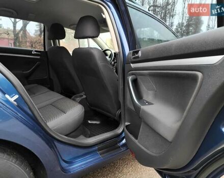 Синий Фольксваген Гольф, объемом двигателя 1.6 л и пробегом 292 тыс. км за 5990 $, фото 54 на Automoto.ua