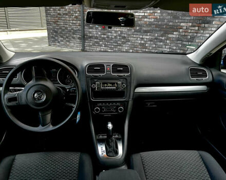 Синий Фольксваген Гольф, объемом двигателя 1.6 л и пробегом 228 тыс. км за 8499 $, фото 9 на Automoto.ua