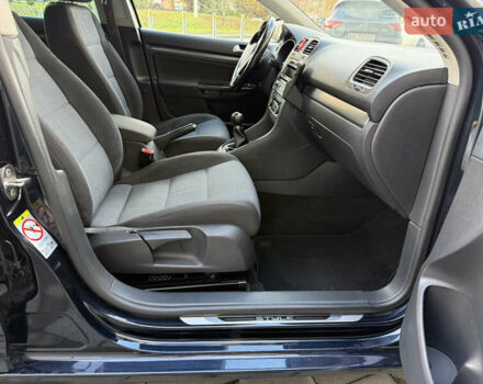 Синій Фольксваген Гольф, об'ємом двигуна 1.6 л та пробігом 266 тис. км за 7950 $, фото 16 на Automoto.ua