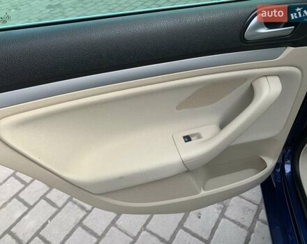 Синий Фольксваген Гольф, объемом двигателя 1.6 л и пробегом 123 тыс. км за 10999 $, фото 41 на Automoto.ua