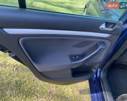 Синий Фольксваген Гольф, объемом двигателя 1.6 л и пробегом 214 тыс. км за 8950 $, фото 7 на Automoto.ua