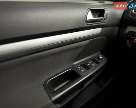 Синий Фольксваген Гольф, объемом двигателя 1.6 л и пробегом 226 тыс. км за 8300 $, фото 14 на Automoto.ua