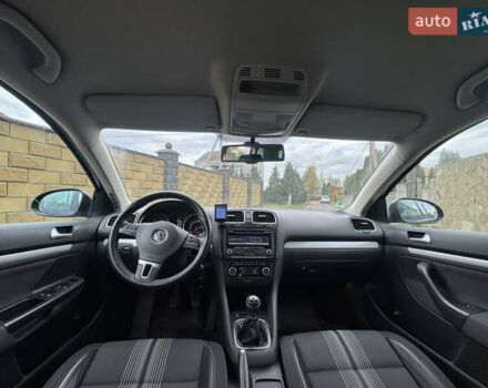Синий Фольксваген Гольф, объемом двигателя 1.6 л и пробегом 235 тыс. км за 7950 $, фото 2 на Automoto.ua
