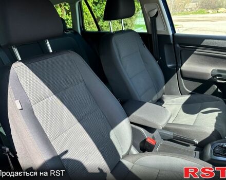 Синий Фольксваген Гольф, объемом двигателя 2 л и пробегом 207 тыс. км за 9950 $, фото 5 на Automoto.ua