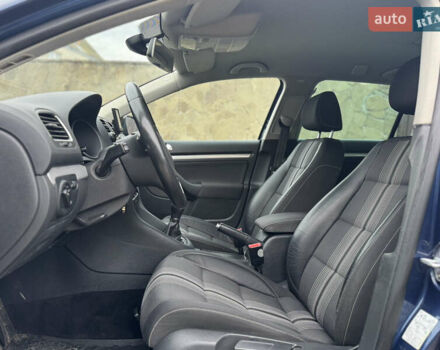 Синий Фольксваген Гольф, объемом двигателя 1.6 л и пробегом 235 тыс. км за 7950 $, фото 3 на Automoto.ua