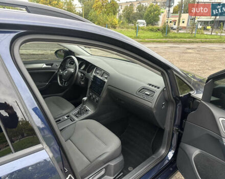 Синий Фольксваген Гольф, объемом двигателя 1.2 л и пробегом 225 тыс. км за 9999 $, фото 14 на Automoto.ua