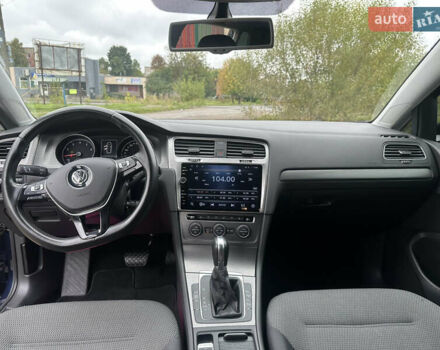 Синий Фольксваген Гольф, объемом двигателя 1.2 л и пробегом 225 тыс. км за 9999 $, фото 12 на Automoto.ua