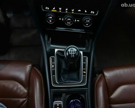 Синий Фольксваген Гольф, объемом двигателя 1.6 л и пробегом 251 тыс. км за 11490 $, фото 35 на Automoto.ua