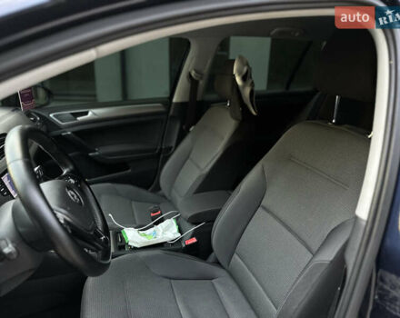 Синий Фольксваген Гольф, объемом двигателя 1.6 л и пробегом 277 тыс. км за 9400 $, фото 29 на Automoto.ua