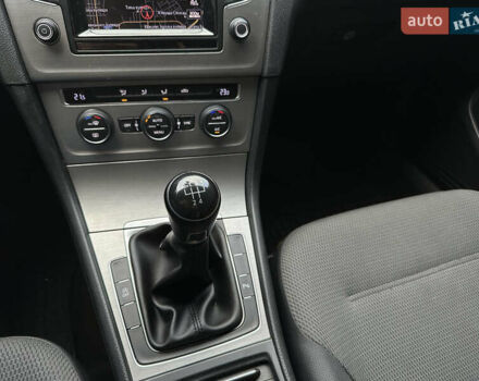 Синий Фольксваген Гольф, объемом двигателя 1.6 л и пробегом 277 тыс. км за 9400 $, фото 23 на Automoto.ua