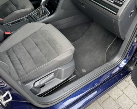 Синий Фольксваген Гольф, объемом двигателя 2 л и пробегом 290 тыс. км за 14000 $, фото 9 на Automoto.ua