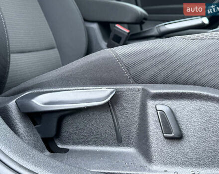 Синий Фольксваген Гольф, объемом двигателя 1.8 л и пробегом 213 тыс. км за 11999 $, фото 26 на Automoto.ua