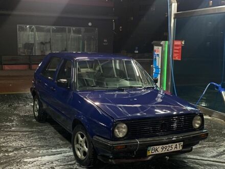 Синий Фольксваген Гольф, объемом двигателя 1.3 л и пробегом 350 тыс. км за 700 $, фото 1 на Automoto.ua