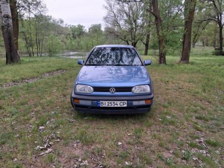 Синий Фольксваген Гольф, объемом двигателя 1.6 л и пробегом 250 тыс. км за 2400 $, фото 1 на Automoto.ua