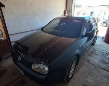 Синий Фольксваген Гольф, объемом двигателя 1.6 л и пробегом 300 тыс. км за 3700 $, фото 1 на Automoto.ua