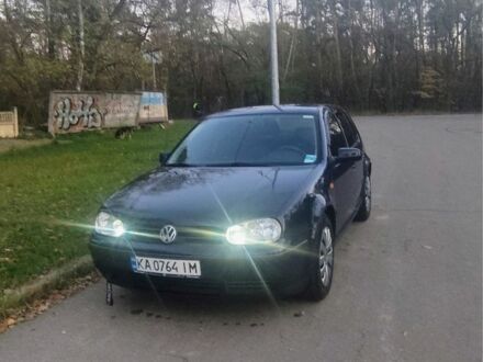 Синий Фольксваген Гольф, объемом двигателя 1.4 л и пробегом 300 тыс. км за 3999 $, фото 1 на Automoto.ua